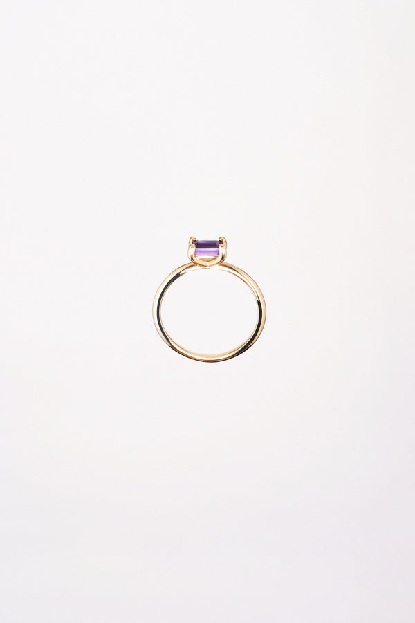 Anillo Amatista Horizontal Oro Amarillo Corte Esmeralda